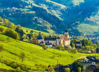 Lý do nào khiến tour du lịch Đức được nhiều du khách quan tâm?